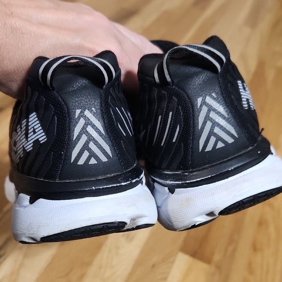 Hoka Ladies Clifton 5 Tennis Shoes - Picture 7 of 7